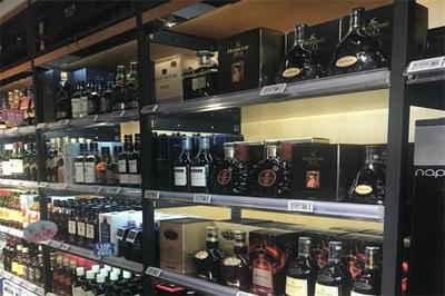 1919酒類(lèi)直供經(jīng)營(yíng)得當(dāng)?shù)脑?huà)一年少說(shuō)也能掙30多萬(wàn)