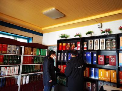 新右旗市場監(jiān)管局(知識(shí)產(chǎn)權(quán)局)開展酒類市場打假治劣專項(xiàng)執(zhí)法行動(dòng)